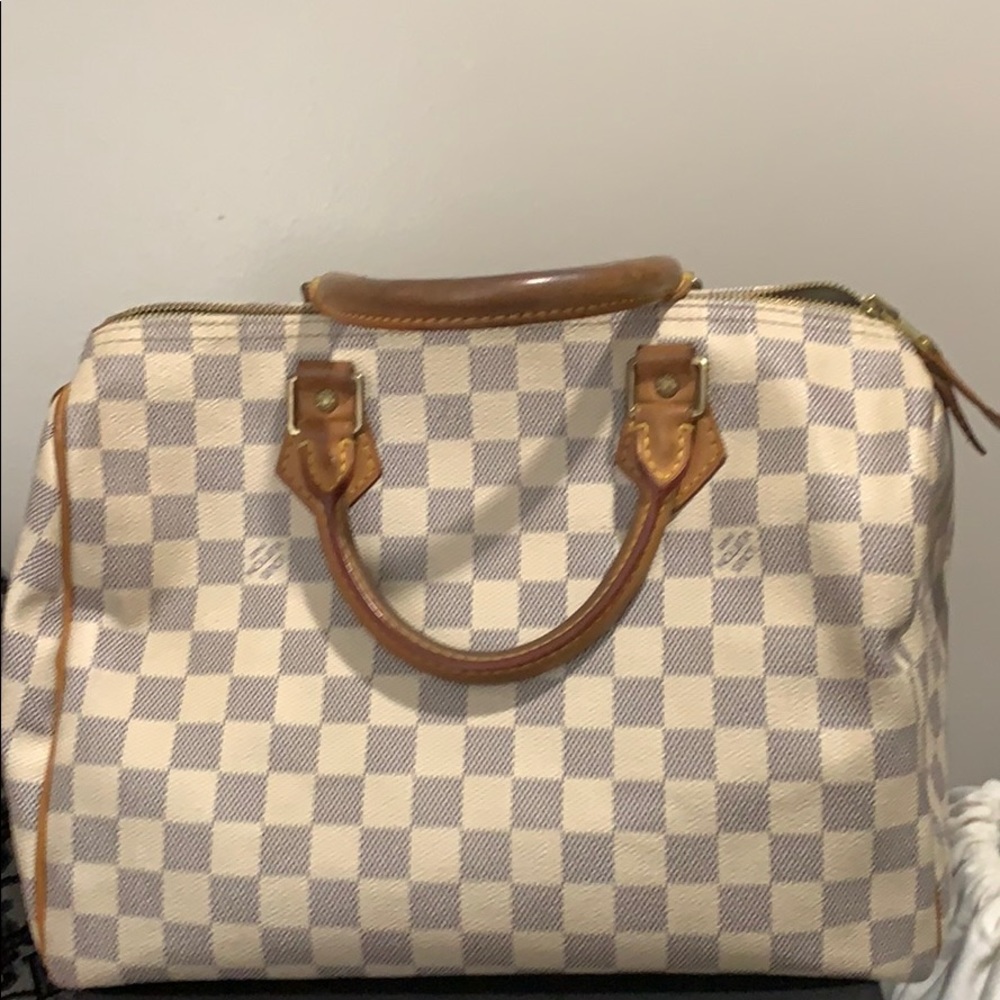 SOLD!!!!!!Authentic LV speedy 30